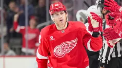Patrick Kane watches on ice as trade rumors link Mason McTavish to the Red Wings.