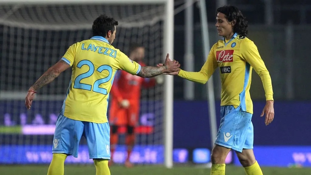 Edinson Cavani celebrates his goal with team-mates Ezequiel Lavezzi during the Serie A match between Atalanta BC and SSC Napoli. (Marco Luzzani/Getty Images)