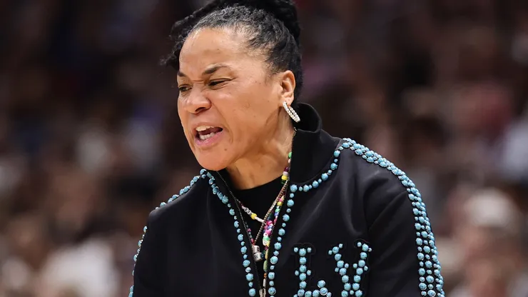 Head coach Dawn Staley of the South Carolina Gamecocks