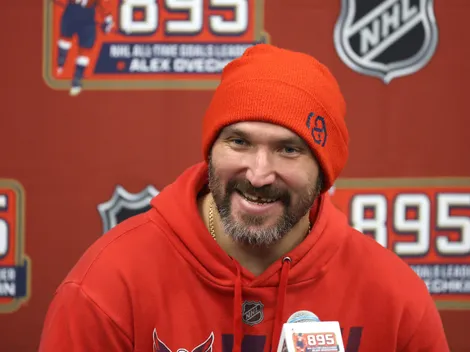 Alex Ovechkin's reacts with one word after scoring 895th career goal to break Wayne Gretzky's NHL record