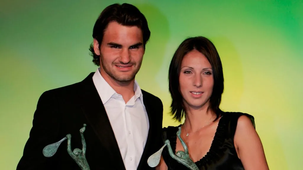Federer and Myskina pose together with their ITF World Champions of 2004 awards (Clive Brunskill/Getty Images)