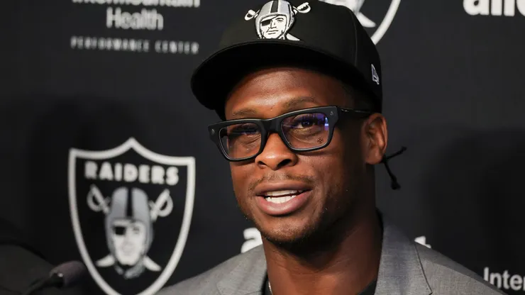 Quarterback Geno Smith is introduced at the Las Vegas Raiders Headquarters/Intermountain Healthcare Performance Center on April 07, 2025 in Henderson, Nevada.