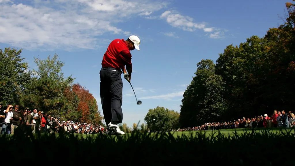 Tiger Woods of the U.S. Team hits his tee shot on the 3rd hole during the final day singles matches at The Presidents Cup at The Royal Montreal Golf Club on September 30, 2007. (Source: Streeter Lecka/Getty Images)