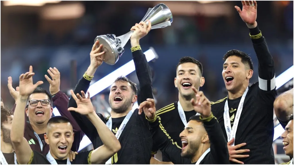 Santiago Gimenez of Mexico raises the Nations League trophy – Luiza Moraes/Getty Images