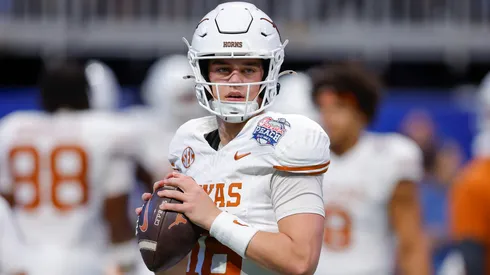 Arch Manning #16 of the Texas Longhorns warms up prior to the Chick-fil-A Peach Bowl between the Texas Longhorns and Arizona State Sun Devils at Mercedes-Benz Stadium on January 1, 2025 in Atlanta, Georgia.