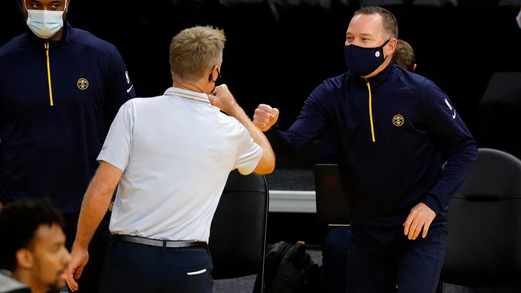 Golden State Warriors head coach Steve Kerr greets Denver Nuggets head coach Michael Malone prior to their NBA preseason game at Chase Center. (Ezra Shaw/Getty Images