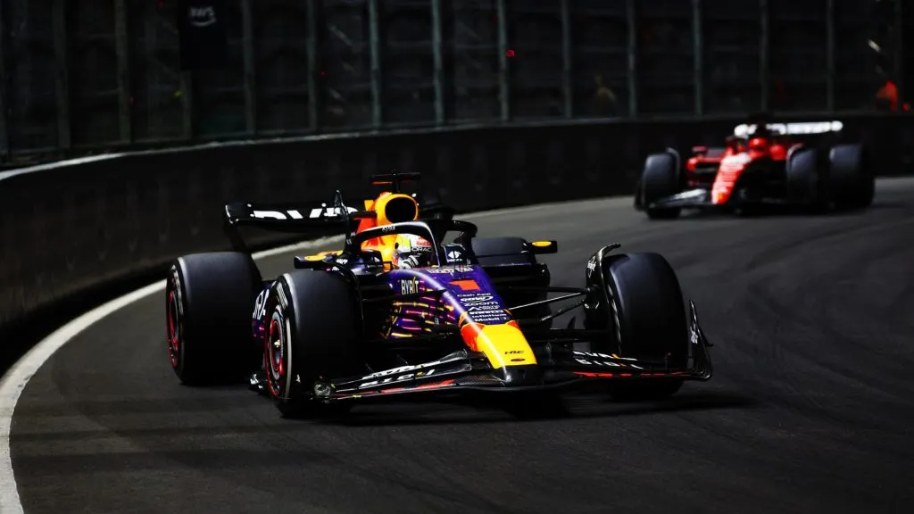 Max Verstappen driving the Oracle Red Bull Racing RB19 leads Charles Leclerc driving the Ferrari SF-23 during the F1 Grand Prix of Las Vegas at Las Vegas Strip Circuit in 2023. (Source: Mark Thompson/Getty Images)