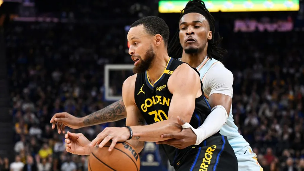 Stephen Curry #30 of the Golden State Warriors drives to the basket against Stephon Castle #5 of the San Antonio Spurs in the second quarter at Chase Center. (Eakin Howard/Getty Images)