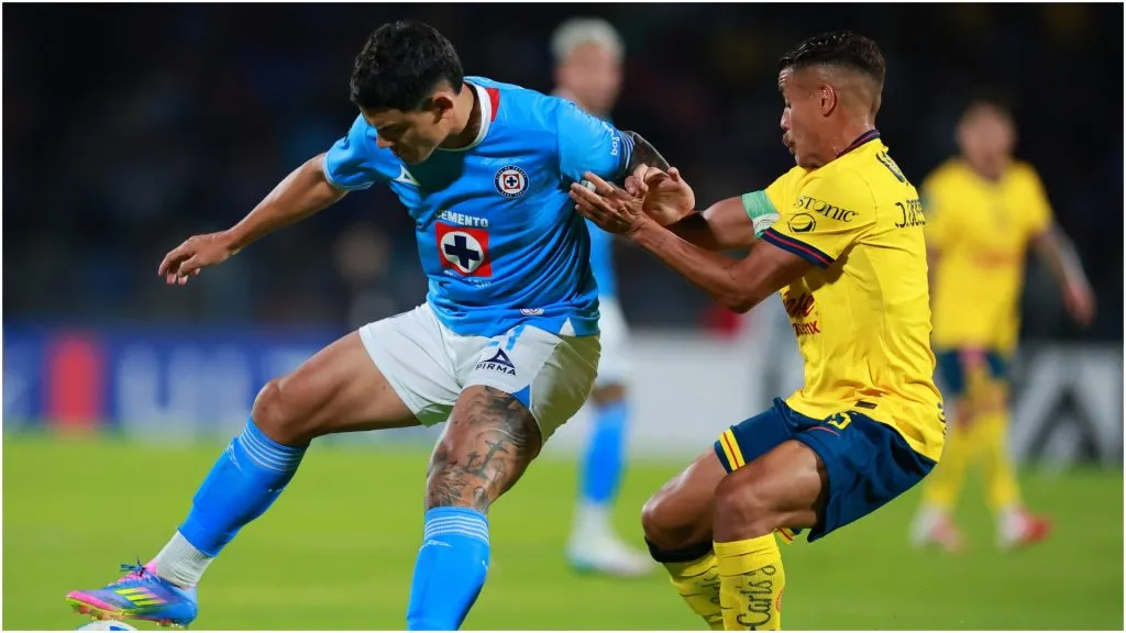 Gabriel Fernandez of Cruz-Azul battles for possession with Jonathan Dos-Santos of America – Hector Vivas/Getty Images
