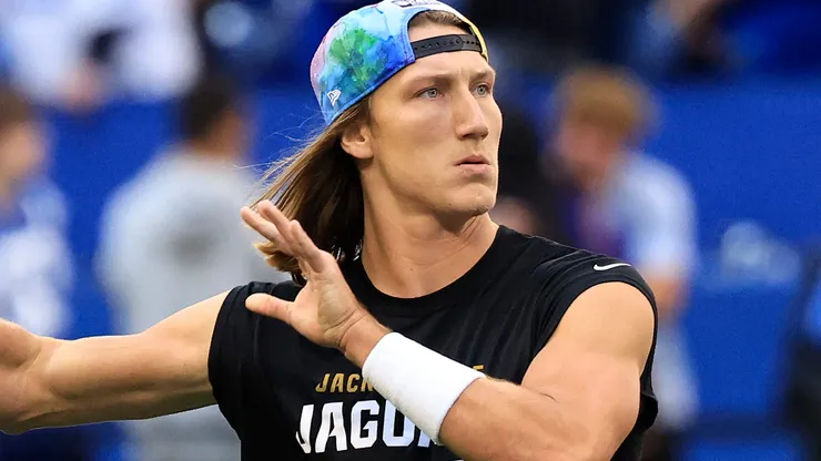 Trevor Lawrence #16 of the Jacksonville Jaguars warms up against the Indianapolis Colts at Lucas Oil Stadium on October 16, 2022 in Indianapolis, Indiana.