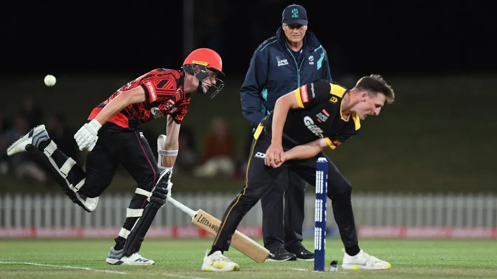Will Williams of the Kings dives over to save his wicket during the Super Smash T20 match between the Canterbury Kings and Wellington Firebirds at Hagley Oval on November 26, 2021. (Source: Kai Schwoerer/Getty Images)