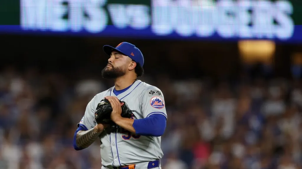 LOS ANGELES, CALIFORNIA – OCTOBER 20: Starting pitcher Sean Manaea #59 of the New York Mets reacts as he leaves the game during the 3rd inning of Game Six of the National League Championship Series against the Los Angeles Dodgers at Dodger Stadium on October 20, 2024 in Los Angeles, California. (Photo by Harry How/Getty Images)
