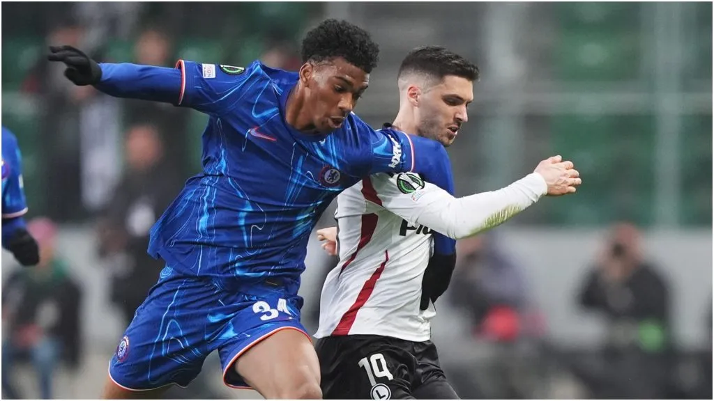 Josh-Kofi Acheampong of Chelsea is challenged by Ruben Vinagre of Legia Warszawa – Piotr Hawalej/Getty Images