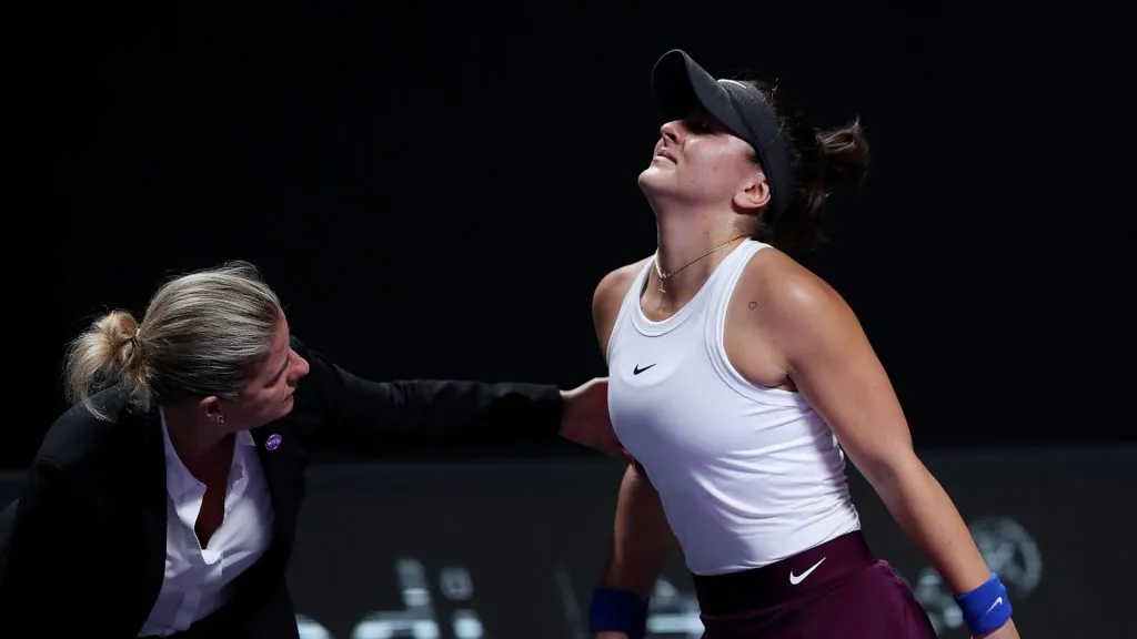 Andreescu got injuried during the 2019 WTA Finals (Lintao Zhang/Getty Images)