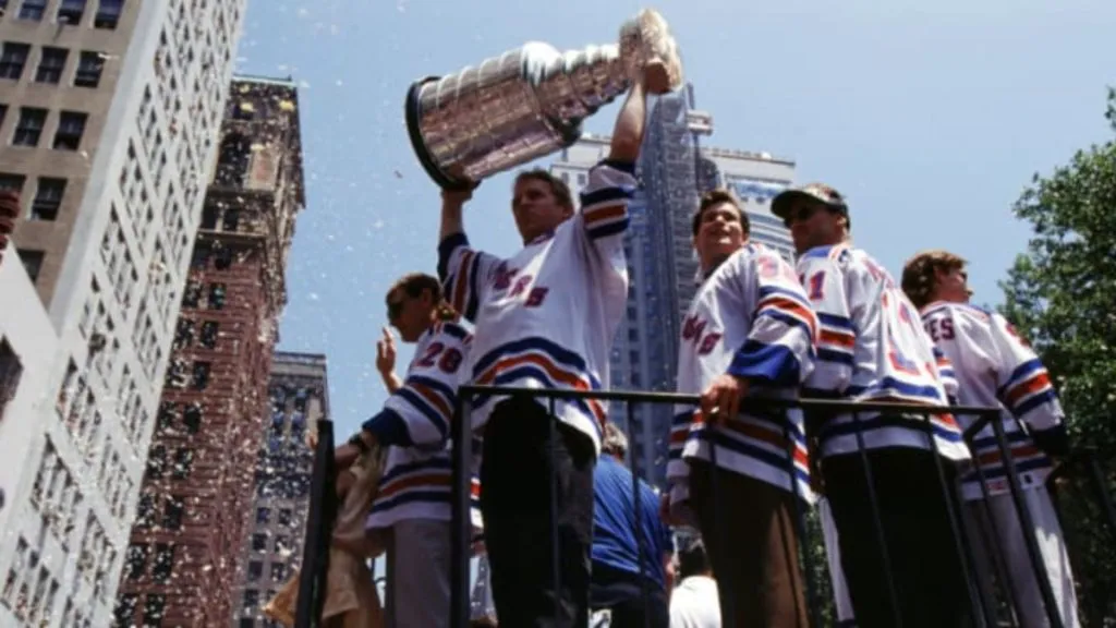 The Rangers celebrate in 1994 their Stanley Cup championship with a parade down the Canyon of Heroes in New York City. (Source: @Rangerblue1978)
