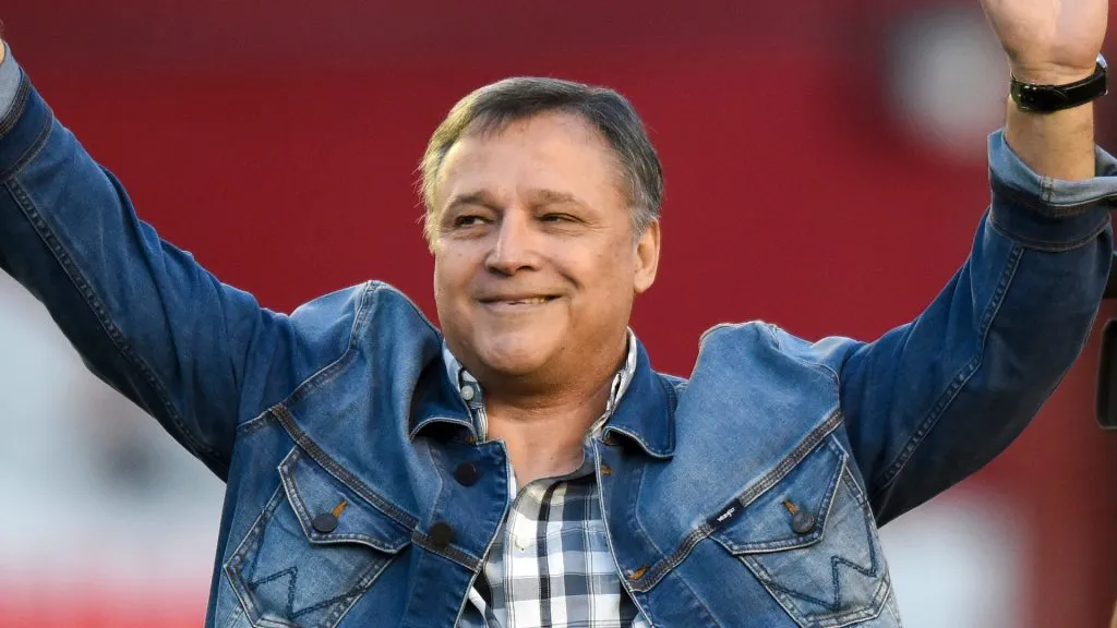Former player of Independiente Daniel Bertoni, waves the fans with a soccer world cup trophy replica before a match between Independiente and Gimnasia y Esgrima La Plata