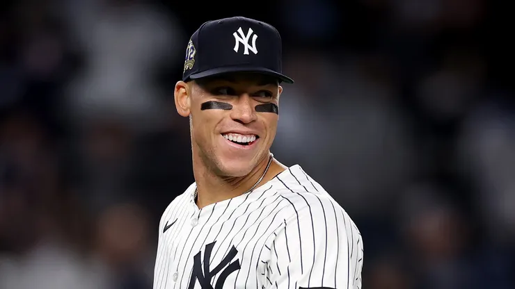 Aaron Judge celebrates the win over the Royals on April 15, 2025 in the Bronx.