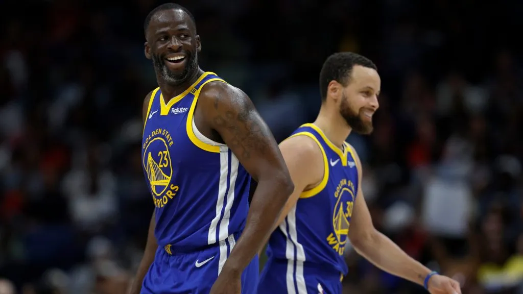 Stephen Curry #30 of the Golden State Warriors and Draymond Green #23 of the Golden State Warriors react after a play. (Sean Gardner/Getty Images)