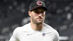 Kirk Cousins #18 of the Atlanta Falcons runs off the field after defeating the Las Vegas Raiders in the game at Allegiant Stadium on December 16, 2024 in Las Vegas, Nevada.
