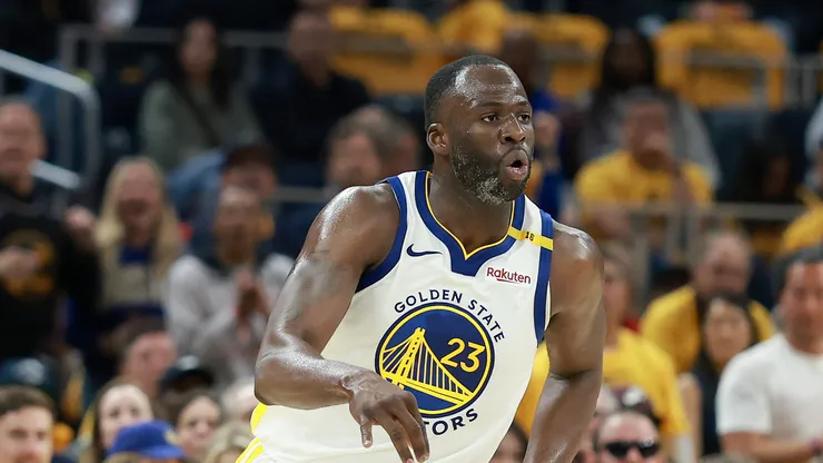 Draymond Green #23 of the Golden State Warriors dribbles the ball against the Memphis Grizzlies during the NBA play-in tournament