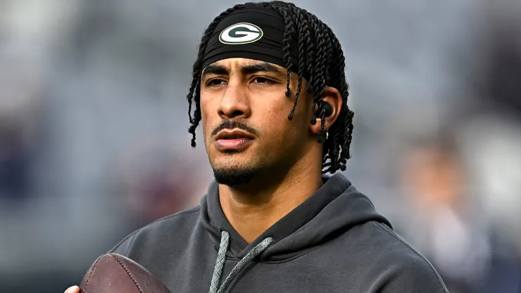 Jordan Love #10 of the Green Bay Packers warms up prior to a game against the Chicago Bears at Soldier Field on November 17, 2024 in Chicago, Illinois.