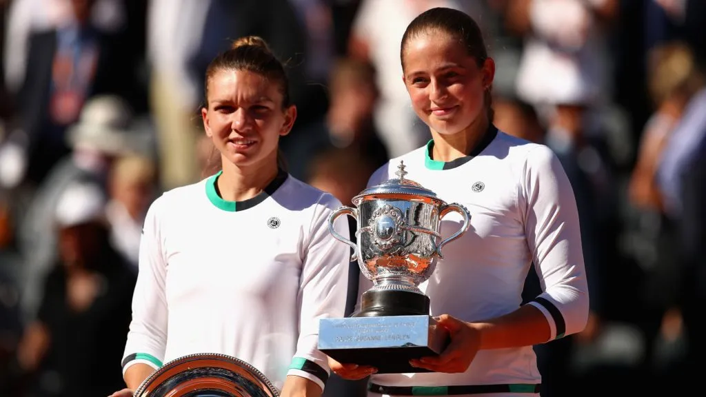 Winner, Jelena Ostapenko of Latvia and Runner up, Simona Halep of Romania hold their trophies following the 2017 Roland Garros final. (Clive Brunskill/Getty Images)