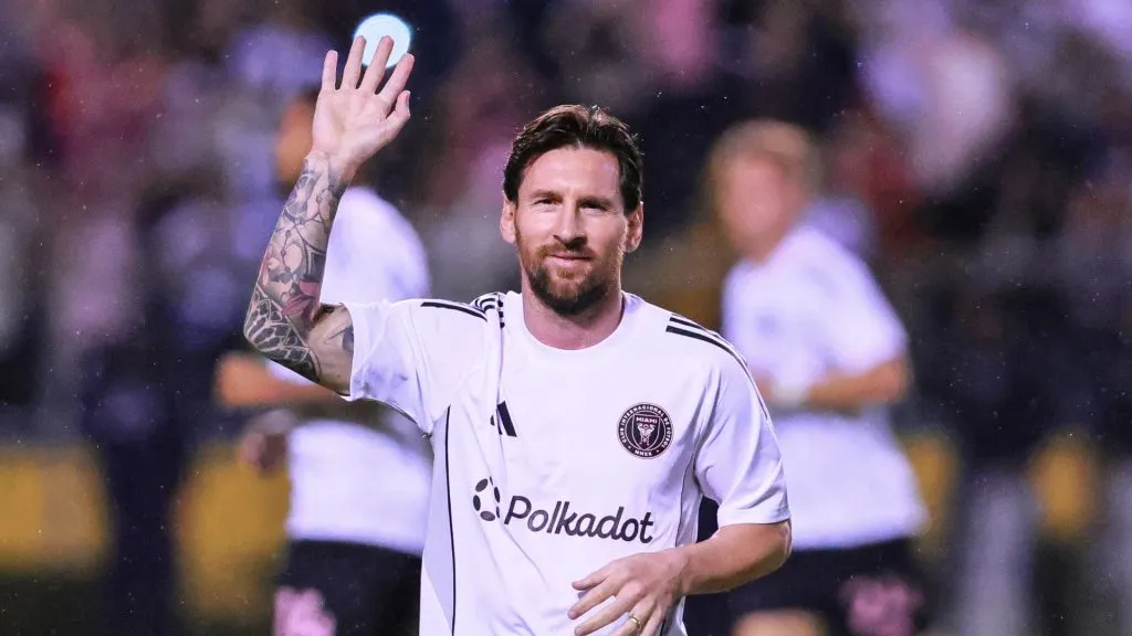 Lionel Messi of Inter Miami salutes prior to a friendly match between Olimpia and Inter Miami at Estadio Olimpico Metropolitano on February 08, 2025. (Source: Manuel Velasquez/Getty Images)