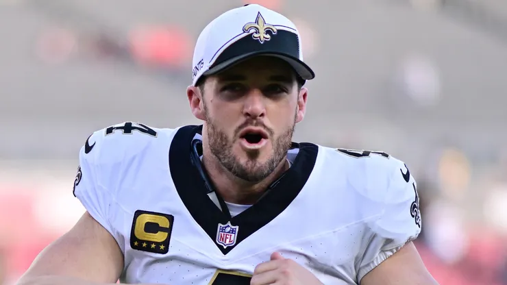 Derek Carr #4 of the New Orleans Saints