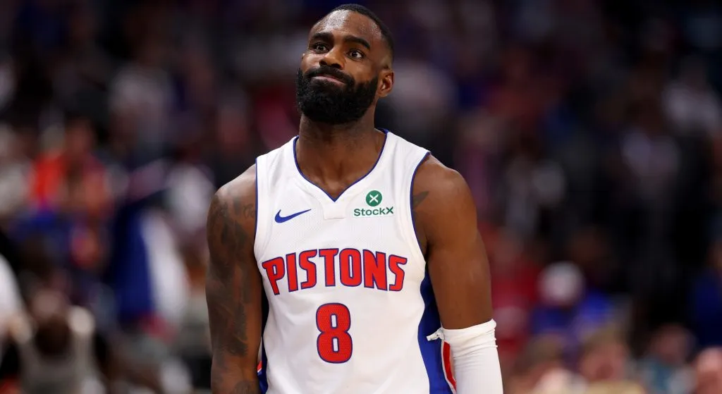 Tim Hardaway playing with Pistons