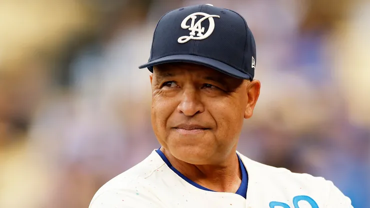 Dave Roberts looks on.