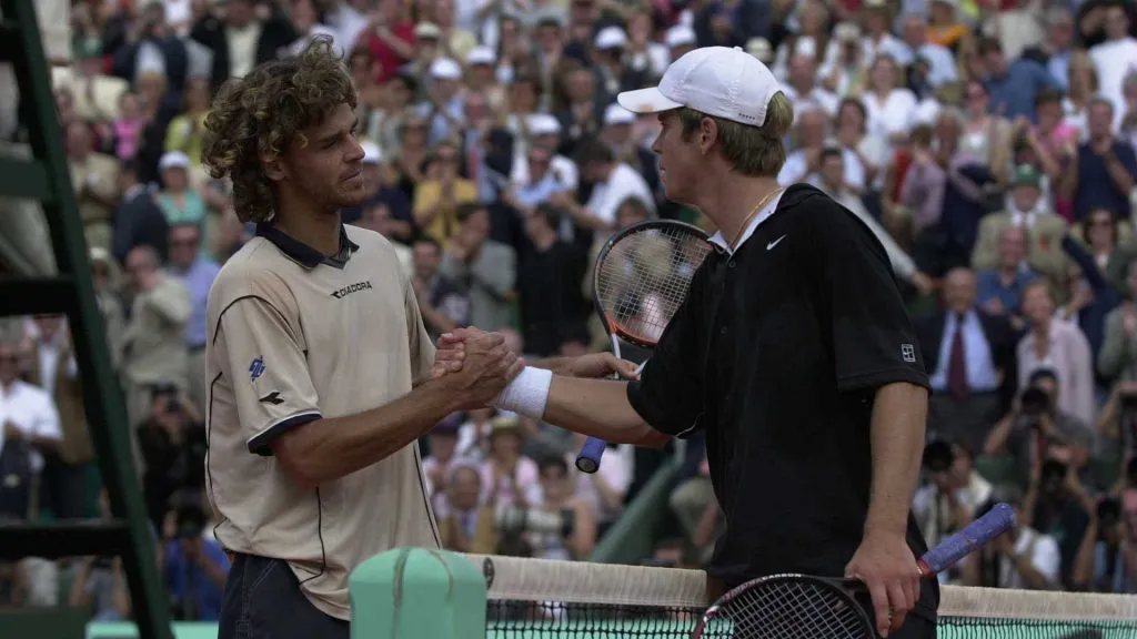 Norman and Gustavo Kuerten during the 2000 Roland Garros final (Clive Brunskill/ALLSPORT)