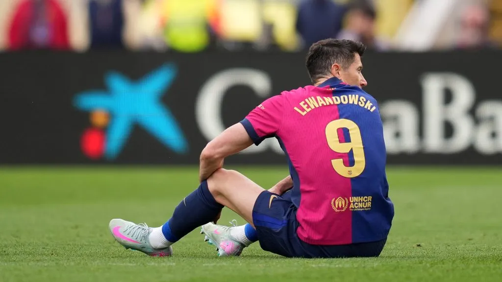 Robert Lewandowski of FC Barcelona goes down with an injury during the La Liga match between FC Barcelona and RC Celta de Vigo. (Alex Caparros/Getty Images)