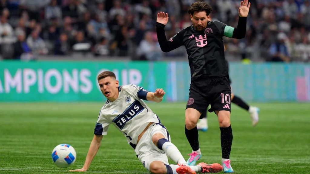 Ranko Veselinović #4 of the Vancouver Whitecaps FC shoots while under pressure from Lionel Messi&nbsp;(&nbsp;Jeff Vinnick/Getty Images)