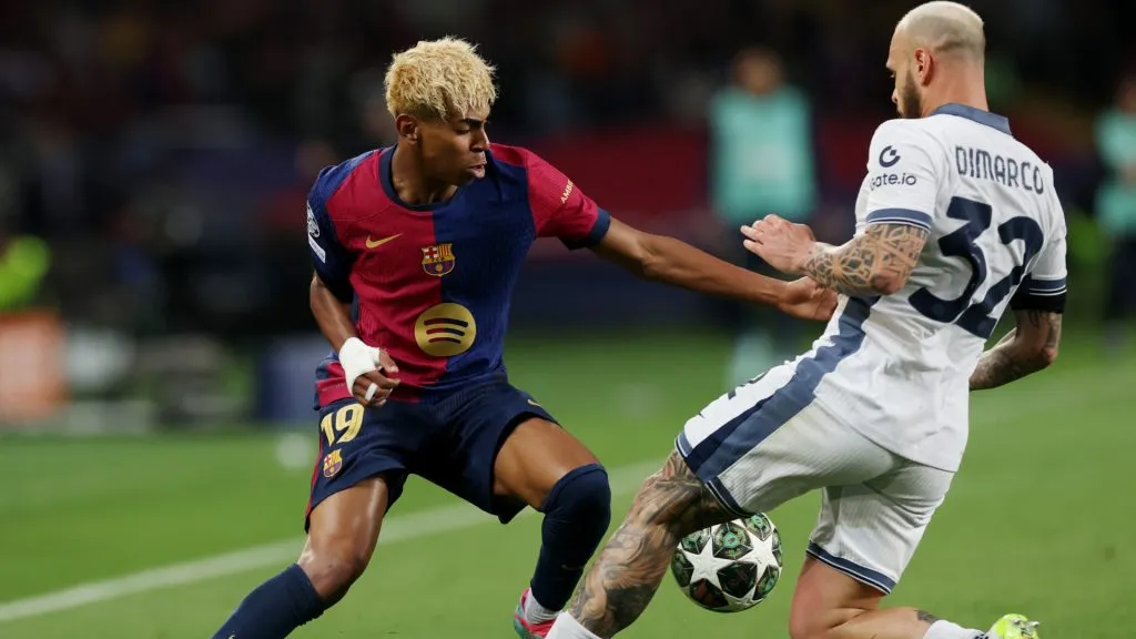 Lamine Yamal of FC Barcelona is challenged by Federico Dimarco of FC Internazionale during the UEFA Champions League 2024/25 Semi Final First Leg match. (Carl Recine/Getty Images)