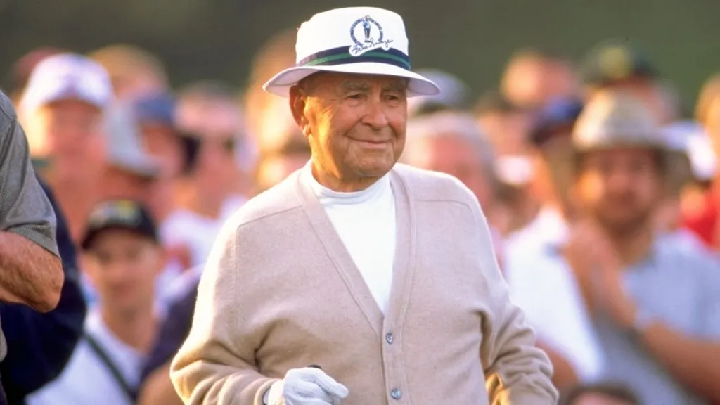 Gene Sarazen prepare to start the 1999 US Masters at the Augusta National GC in 1999. (Source: Stephen Munday /Allsport)