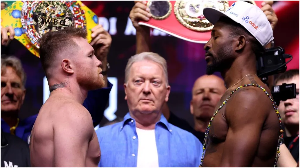 Canelo Alvarez and William Scull face off ā Richard Pelham/Getty Images