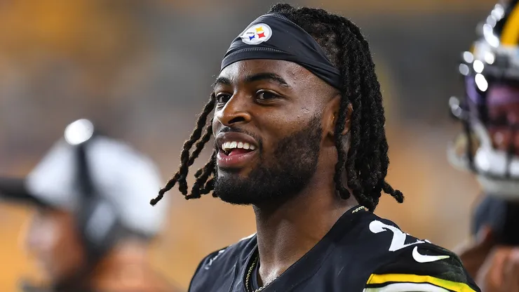 Najee Harris #22 of the Pittsburgh Steelers looks on during the first quarter against the Detroit Lions at Heinz Field on August 21, 2021 in Pittsburgh, Pennsylvania.