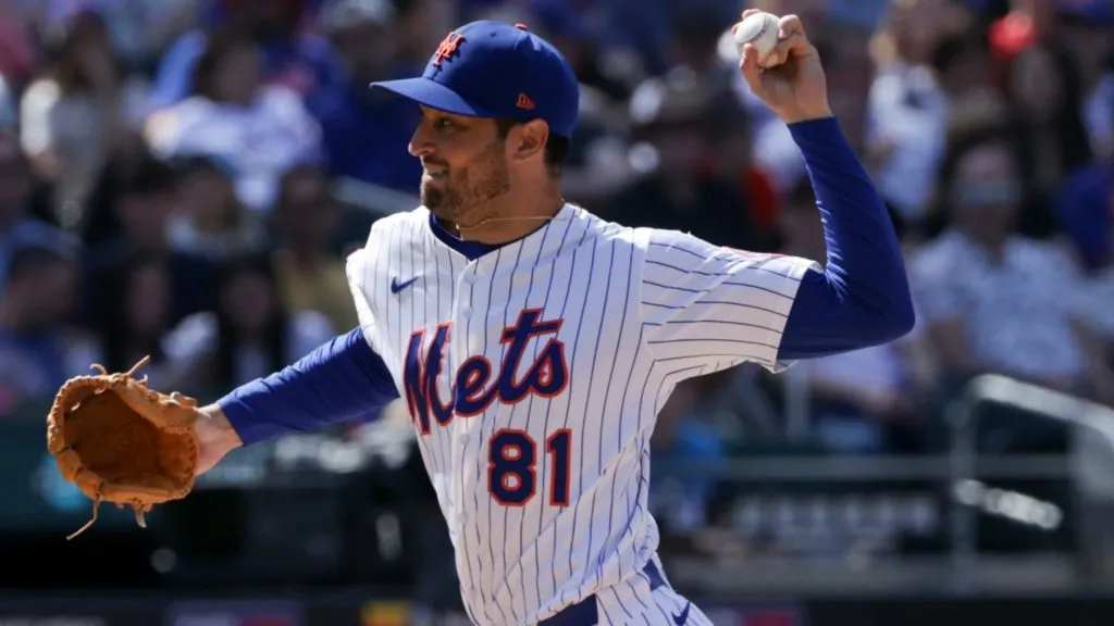 Danny Young throwing the ball