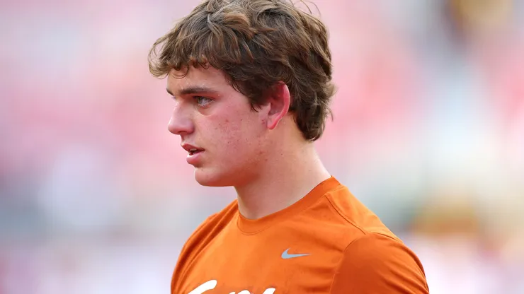 Arch Manning #16 of the Texas Longhorns.