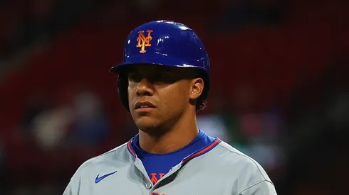 Juan Soto #22 of the New York Mets runs to the dugout after popping out against the St. Louis Cardinals during game two of a doubleheader at Busch Stadium on May 4, 2025 in St Louis, Missouri. (Photo by Dilip Vishwanat/Getty Images)