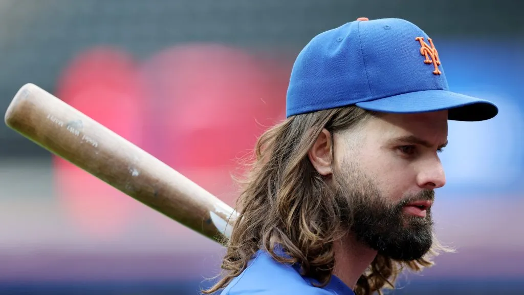 Jesse Winker #3 of the New York Mets looks on during batting practice before the game against the Philadelphia Phillies