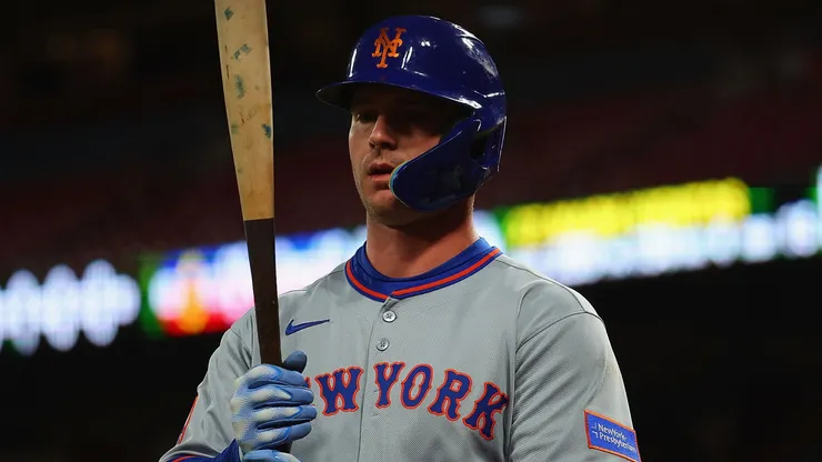 Pete Alonso #20 of the New York Mets returns to the dugout after striking out against the New York Mets in the ninth inning during game two of a doubleheader at Busch Stadium on May 4, 2025 in St Louis, Missouri.
