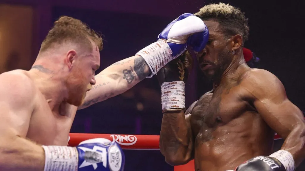 Saul “Canelo” Alvarez and William Scull (L-R) on the Fatal Fury City of Wolves card at ANB Arena on May 03, 2025 in Riyadh, Saudi Arabia. (Photo by Richard Pelham/Getty Images)