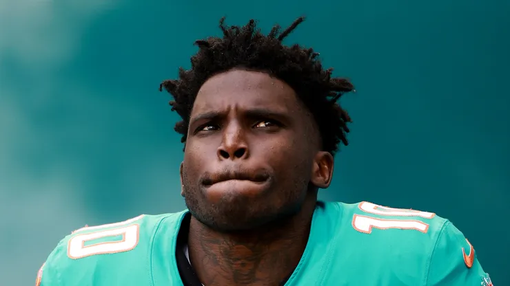 Tyreek Hill suffere a knee injury in the 2025 NFL season