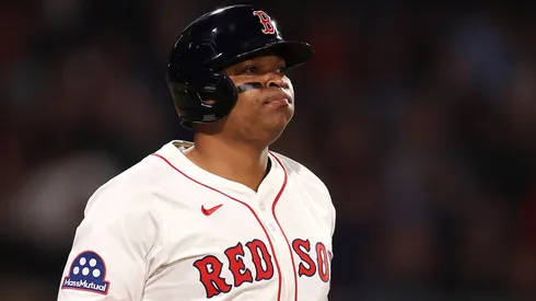 Rafael Devers has faced problems with the Red Sox because of the constant change of guidelines in his MLB player status.