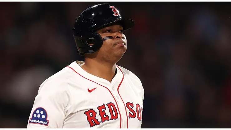 Rafael Devers has faced problems with the Red Sox because of the constant change of guidelines in his MLB player status.