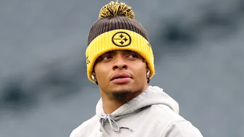 Justin Fields #2 of the Pittsburgh Steelers warms up before a game against the Philadelphia Eagles at Lincoln Financial Field on December 15, 2024 in Philadelphia, Pennsylvania.