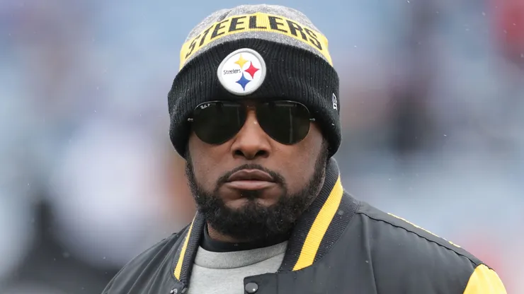 Head coach Mike Tomlin of the Pittsburgh Steelers before the first half against the Buffalo Bills at New Era Field on December 11, 2016 in Orchard Park, New York.