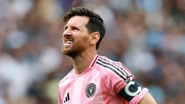 Messi reacts during Inter Miami’s match vs Minnesota United (David Berding/Getty Images)