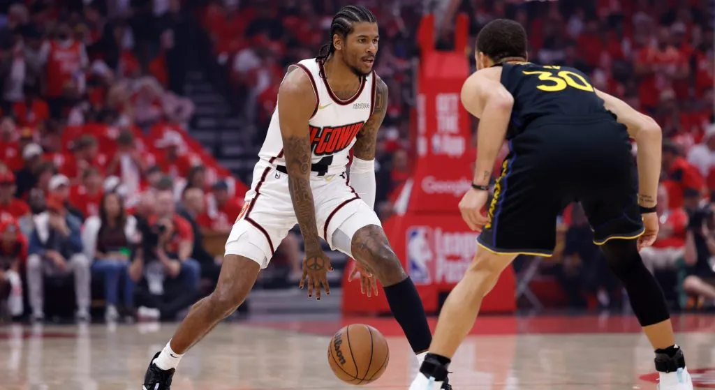 Jalen Green playing against Stephen Curry